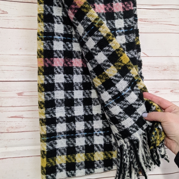 Modcloth Leave It to Gingham Scarf - Picture 4 of 7